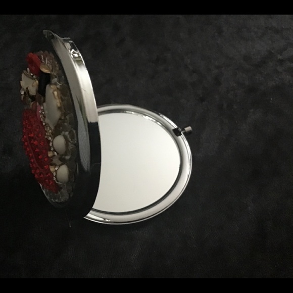 💝Host Pick💝 NEW Rhinestone Sexy Lip Mini Pocket Compact Mirror - Picture 5 of 6